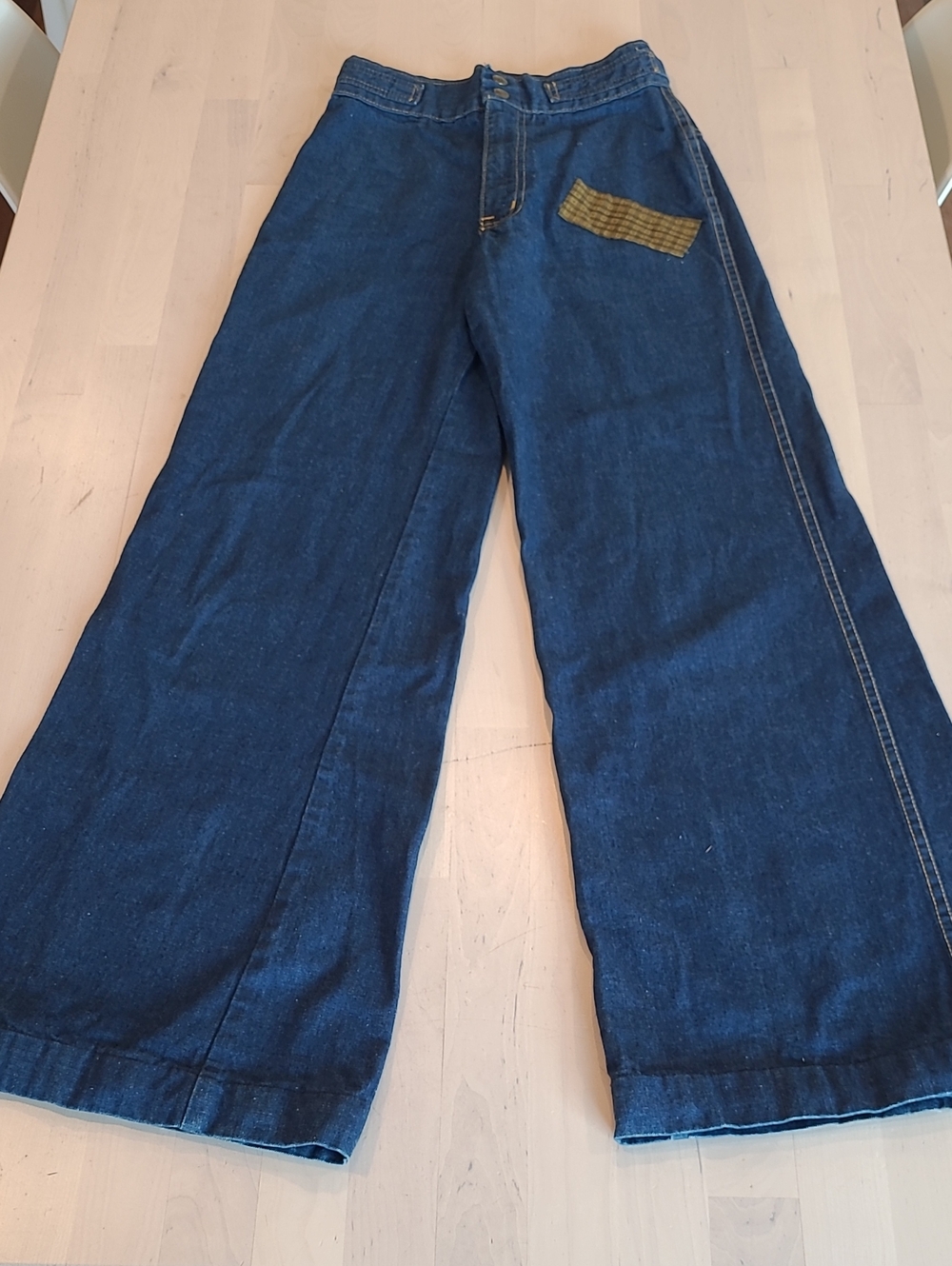 LIKE NEW 1970s VTG Flare Leg Highwaist Jeans With Patchwork Detail